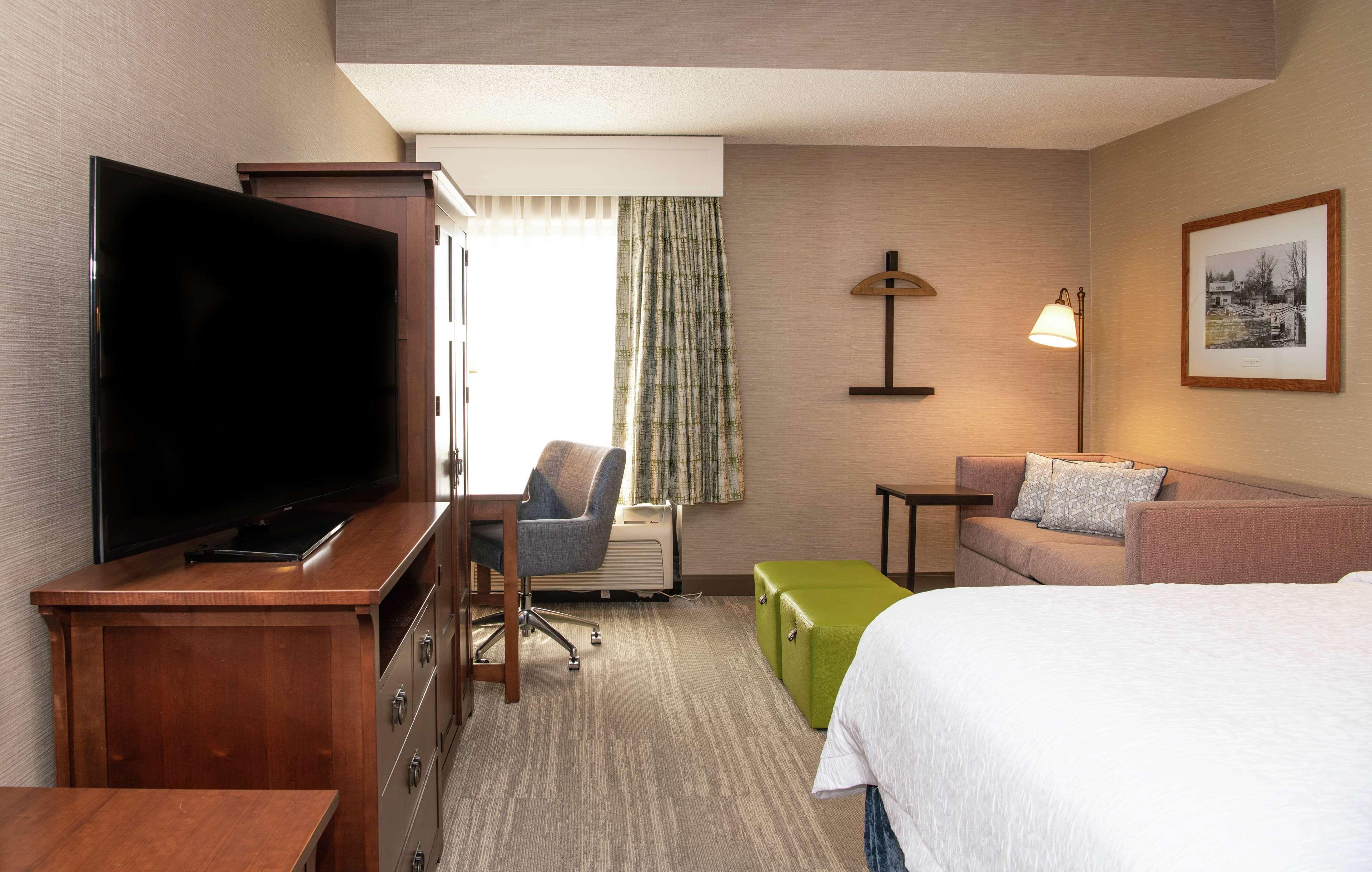 Hampton Inn & Suites Rochester/Виктор Екстериор снимка