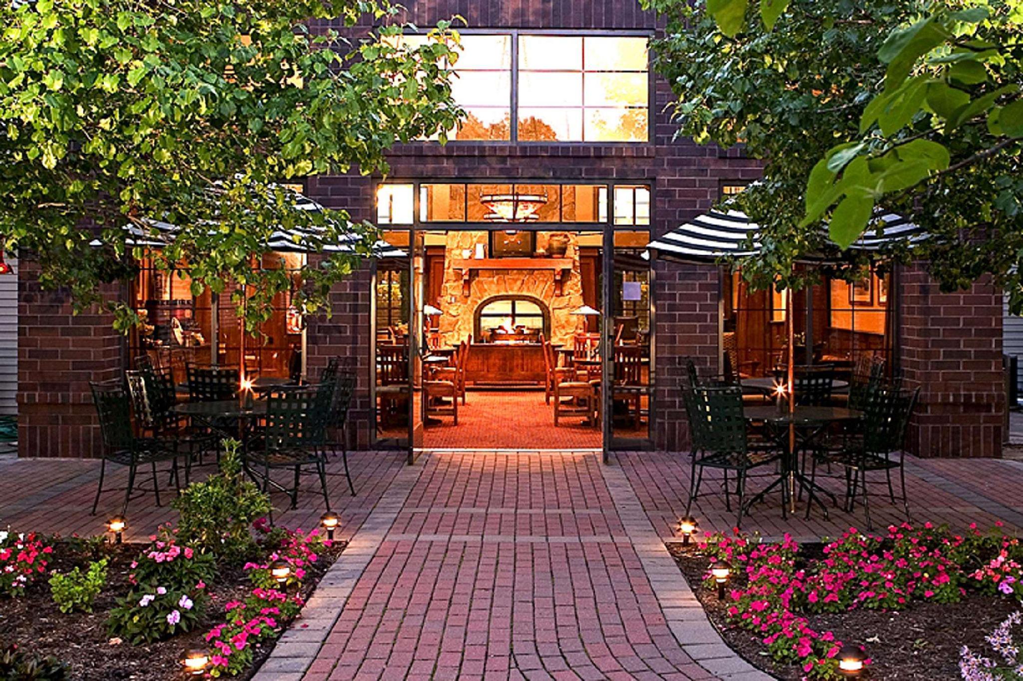 Hampton Inn & Suites Rochester/Виктор Ресторант снимка