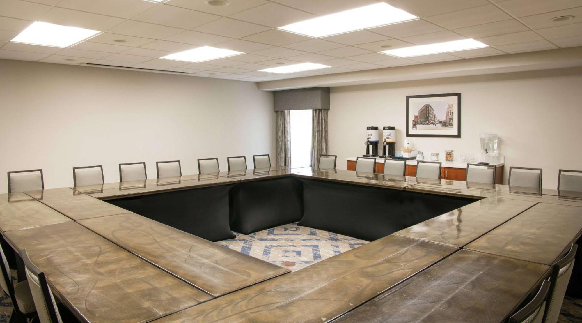 Hampton Inn & Suites Rochester/Виктор Екстериор снимка