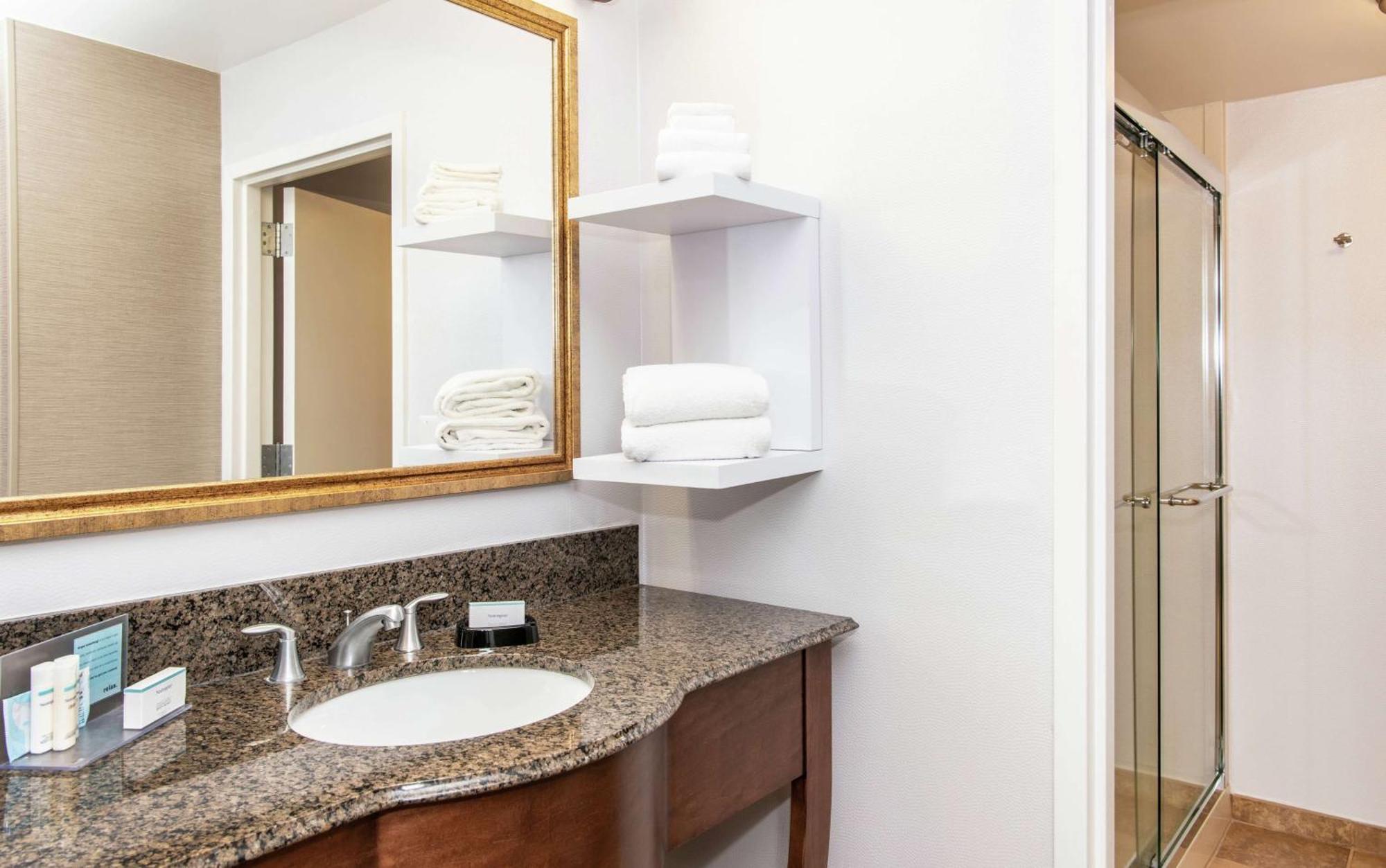 Hampton Inn & Suites Rochester/Виктор Екстериор снимка