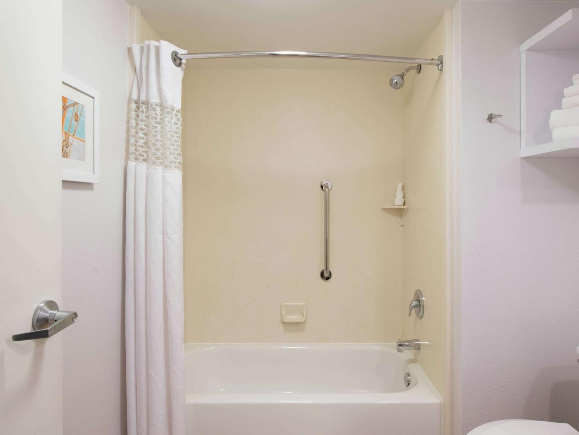 Hampton Inn & Suites Rochester/Виктор Екстериор снимка