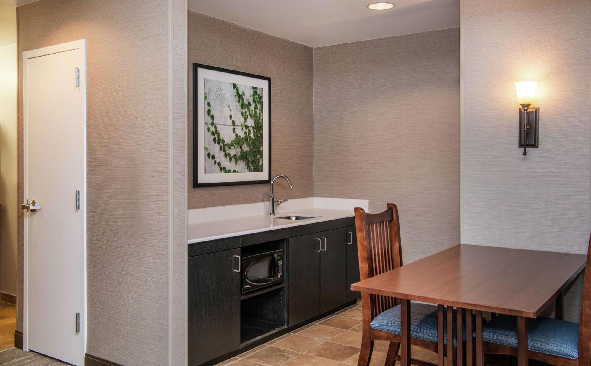 Hampton Inn & Suites Rochester/Виктор Екстериор снимка