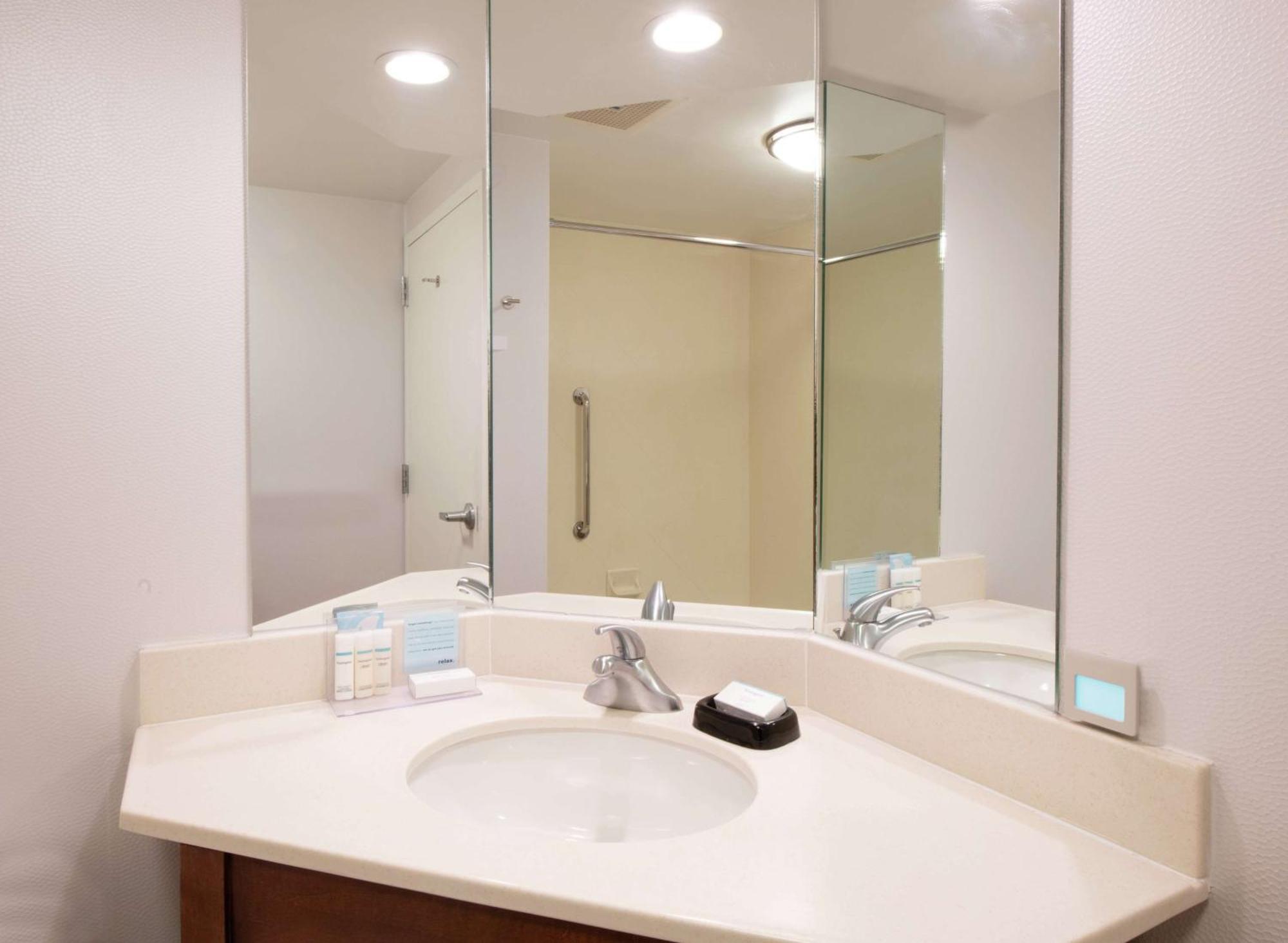 Hampton Inn & Suites Rochester/Виктор Екстериор снимка