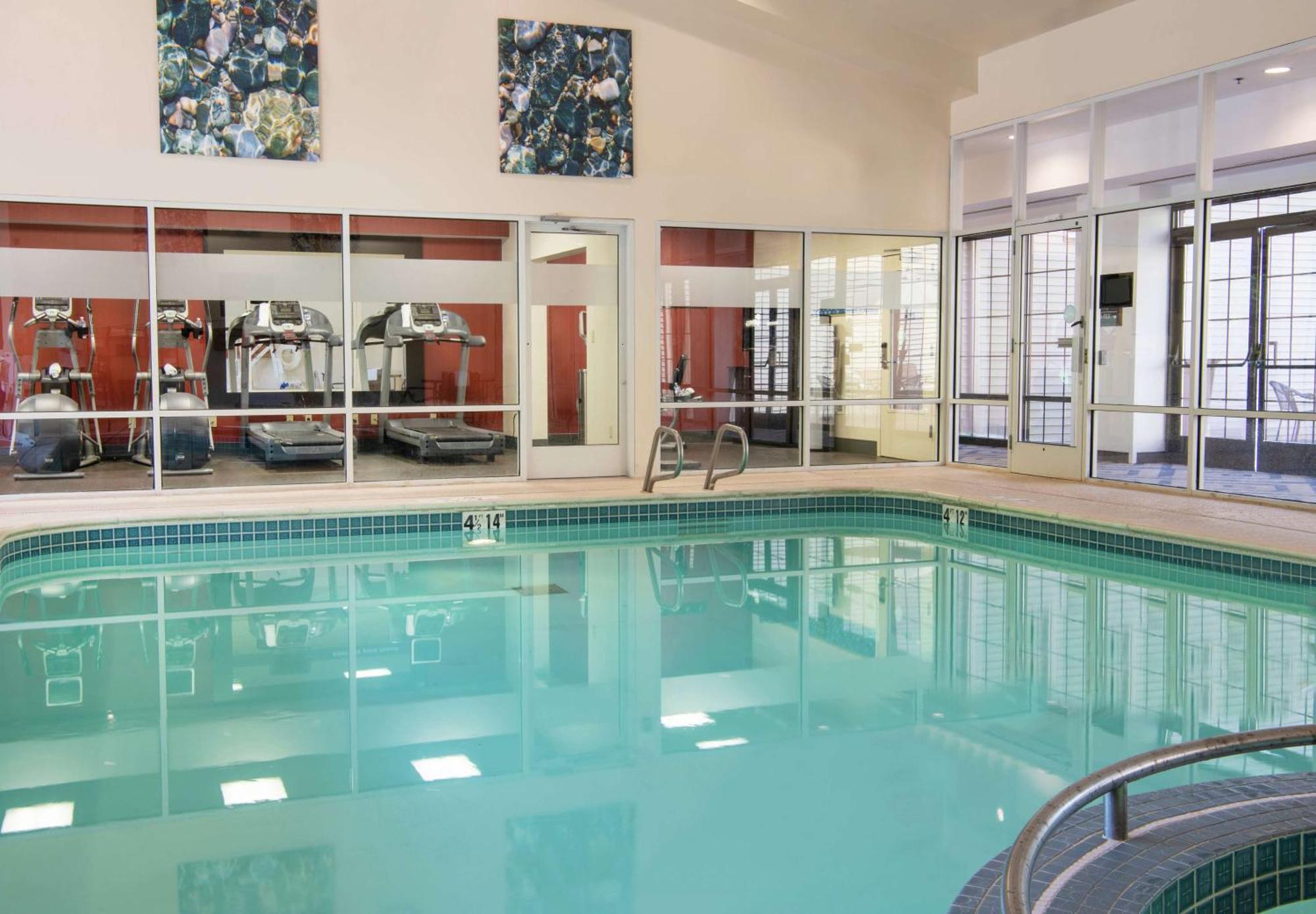Hampton Inn & Suites Rochester/Виктор Екстериор снимка