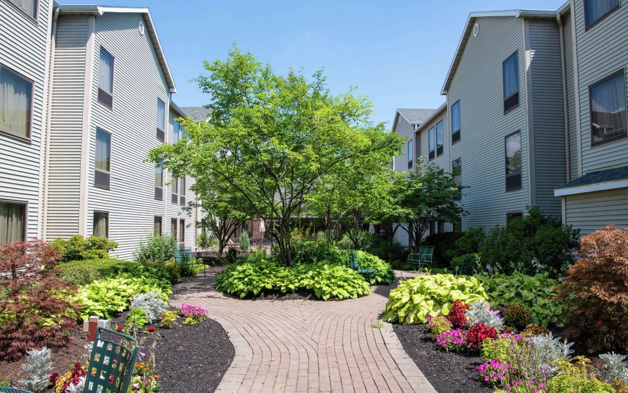 Hampton Inn & Suites Rochester/Виктор Екстериор снимка